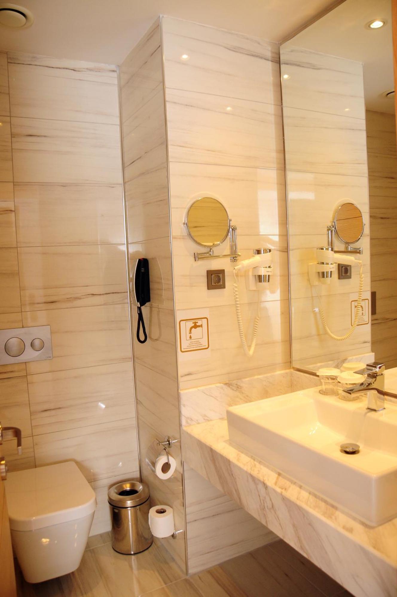 Suite mit Whirlpool-Badewanne und Meerblick