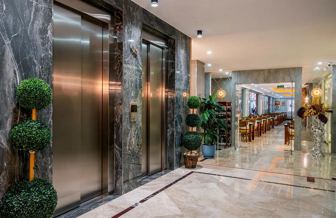 Club Big Blue Suit Hotel-1