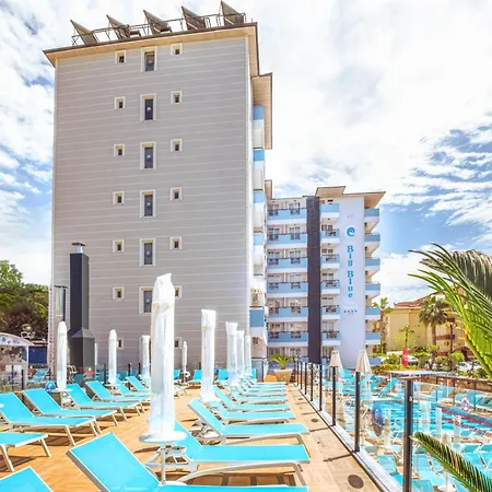 Club Big Blue Suit Hotel-3